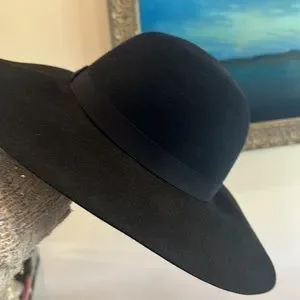 Chanel wide brimmed felt hat, navy blue and black CHANEL | Accessories | Chanel Wide Brimmed Felt Hat Navy  main image 2